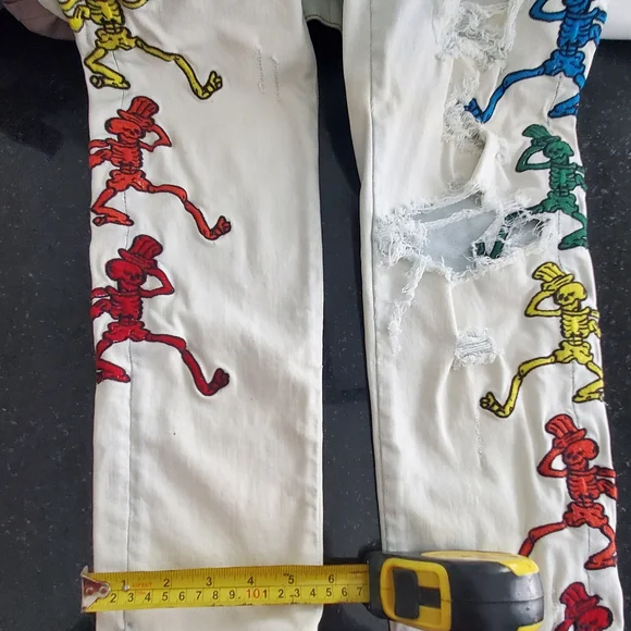 Colorful Embroidered Ripped Jeans - Picture 14 of 16